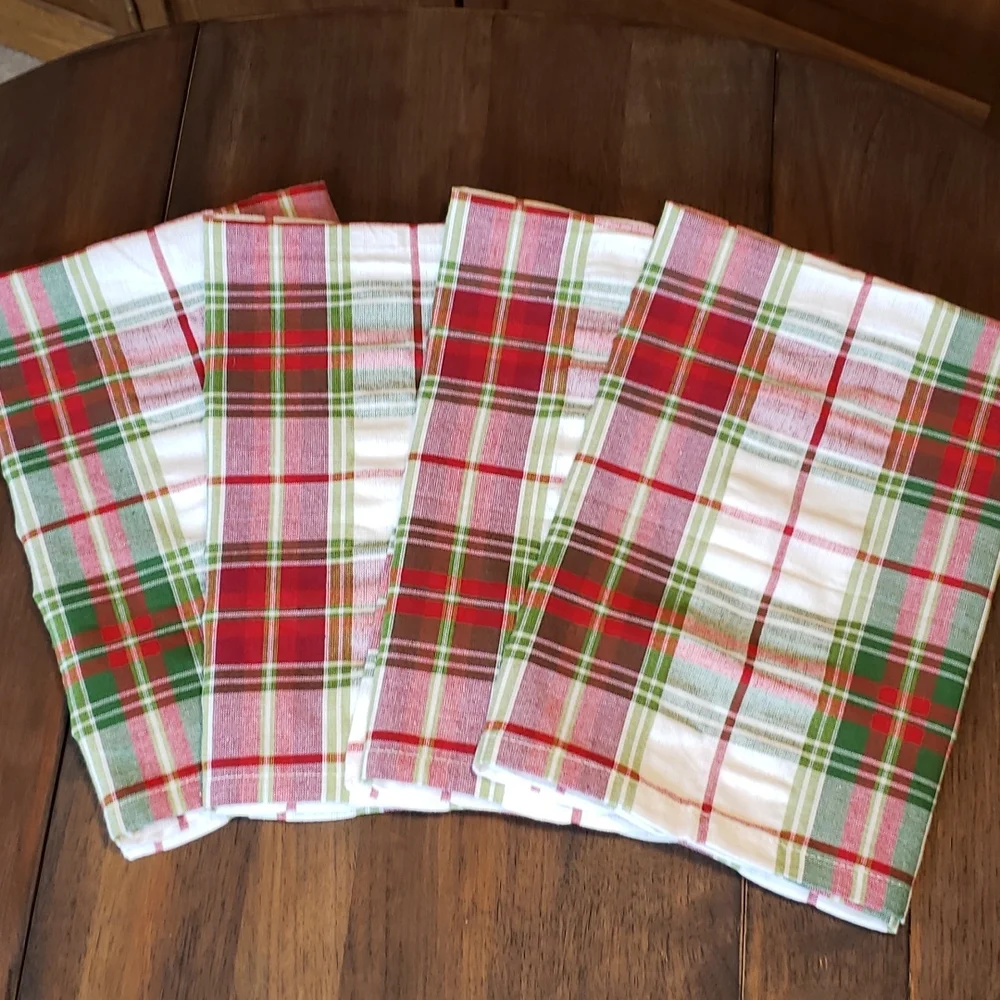 Pier 1 NWT Holiday Plaid Napkins Set of 4